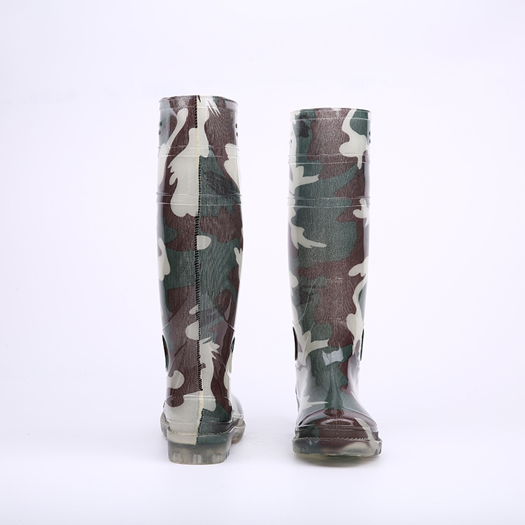 2.Camouflage gumboots